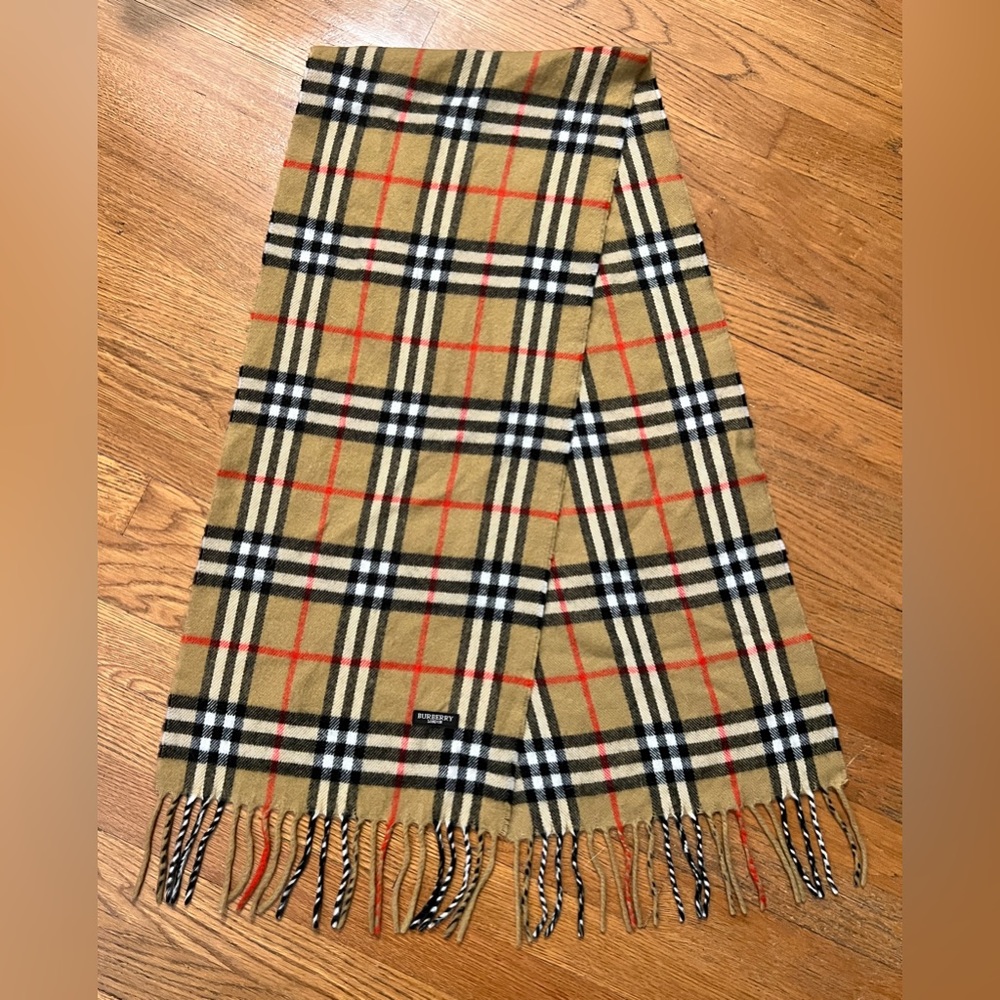 Vintage Burberry scarf!! Excellent used condition!